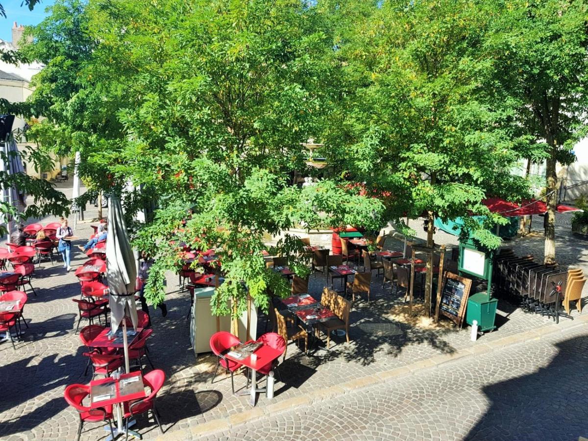Hotel Du Cafe Des Arts Шинон Экстерьер фото